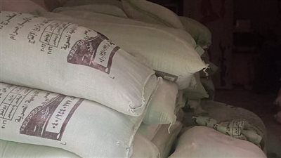 قبل بيعها بالسوق السوداء.. ضبط 154 شيكارة دقيق بلدي مدعم داخل مخزن بكفر الزيات