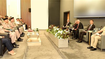 وزير الدفاع يشهد مناقشة البحث الرئيسي لمركز الدراسات الاستراتيجية للقوات المسلحة