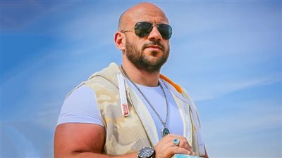 هل انتهت أزمة أحمد مكي ومديرة أعماله؟.. رفيقة رحلته تجيب