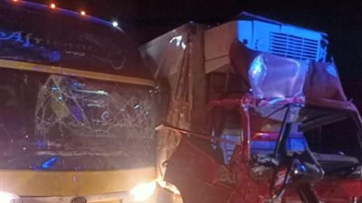 تصادم أتوبيسين مع سيارة نقل بطريق الجلالة – الزعفرانة بالسويس والدفع بـ 8 سيارات إسعاف لموقع الحادث