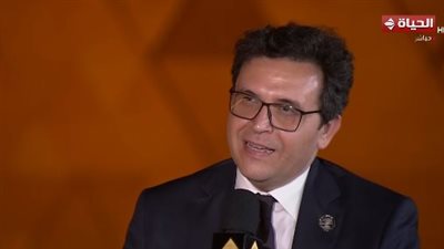 وزير الثقافة يشيد بـ الموسيقار هشام نزيه بعد مشاركته في افتتاح المتحف المصري: عبقري