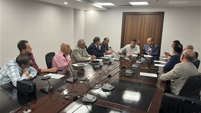 رئيس جهاز القاهرة الجديدة يلتقي سكان الأندلس بالتجمع الثالث لبحث شكاوى الحي