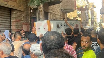 خروج جثمان السيناريست أحمد عبد الله من مسجد السراج المنير لنقله إلى مثواه الأخير