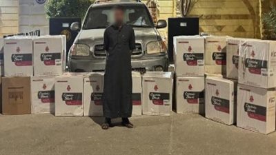 القبض على شخص بحوزته أكثر من 22 ألف عبوة سجائر مجهولة المصدر بمطروح