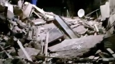 مصرع سيدة وإصابة شخصين إثر انهيار عقار بمنشأة ناصر