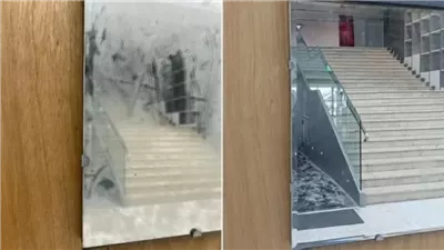 ظن أنها غير نظيفة.. متطوع يمحو لوحة فنية مكونة من الغبار في متحف بتايوان 