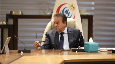وزير الصحة يتلقى تقريرًا بمرور ميداني على 29 مشروعًا صحيًا في 10 محافظات