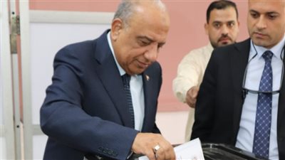 وزير الكهرباء يدلي بصوته في انتخابات النواب بمدرسة المنارة بمدينة نصر