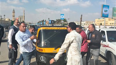 جهاز 6 أكتوبر يبدأ خطة للقضاء على التكاتك والمركبات المخالفة