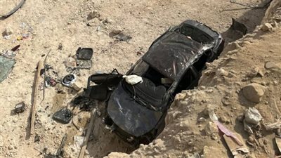 مصرع شخص وإصابة 2 آخرين إثر سقوط سيارة بحفرة في حدائق الأهرام