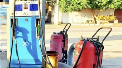 ضبط نقطة وقود تسرق المواطنين في الكميات بالبحيرة.. وأخرى تستخدم حبرًا متطايرًا للغش بأسوان