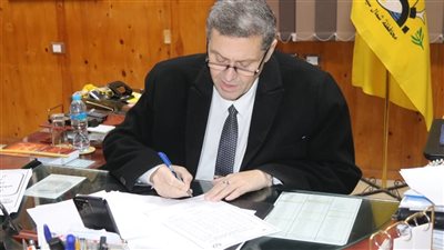 وكيل تعليم شمال سيناء يوقّع جداول امتحانات الفصل الدراسي الأول