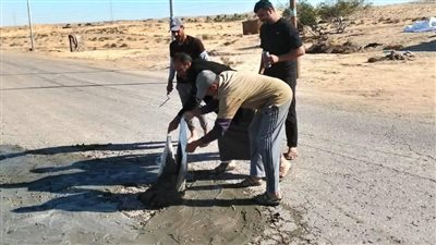 بعد تكرار الحوادث.. مبادرة أهلية لإصلاح حفر بطريق العريش - القنطرة بشمال سيناء