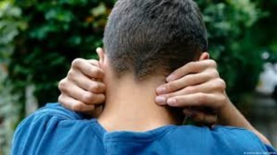 استدرجه في أرض زراعية.. شخص يعتدي على جارة المعاق ذهنيا بالصف