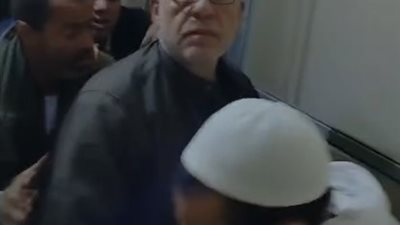 أنا سيدك.. تفاصيل تعدي محامٍ على مسن بسبب خلافات أسرية ببني سويف | فيديو