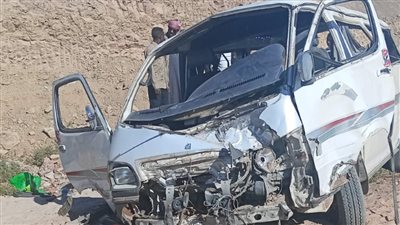 10 مصابين بينهم سيدات.. ننشر أسماء مصابي حادث انقلاب ميكروباص بقنا