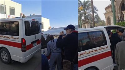 وصول جثمان طارق الأمير إلى مسجد الرحمن الرحيم بالقاهرة استعدادًا لصلاة الجنازة