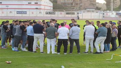لتجاهل الحديث معهم.. غضب بين لاعبي الزمالك من مجلس الإدارة 