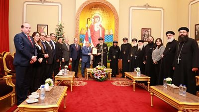 رئيس هيئة النيابة الإدارية يزور قداسة البابا تواضروس الثاني لتهنئته بعيد الميلاد المجيد