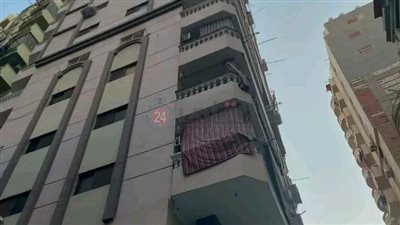 سقوط أجزاء من برج سكني وإتلاف سيارة دون إصابات في الشرقية| صور