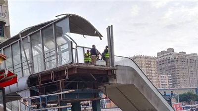 محافظة الإسكندرية تبدأ تفكيك وإزالة كوبري مشاة سيدي جابر الكهربائي 