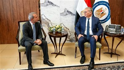 وزير البترول يبحث مع إيني الإيطالية خطط زيادة إنتاج الغاز والزيت الخام