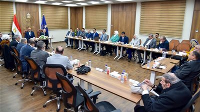 هيئة الدواء تناقش مع نقابة الصيادلة آليات تطبيق الدليل التنظيمي لتركيب المستحضرات