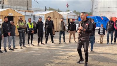 محمد قشطة.. صحفي فلسطيني كرّس حياته لخدمة النازحين بالقطاع واستهدفته طائرات الاحتلال