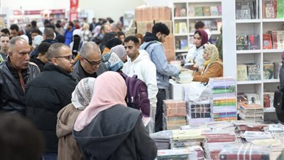  245 ألف زائر في اليوم الأول لمعرض القاهرة الدولي للكتاب