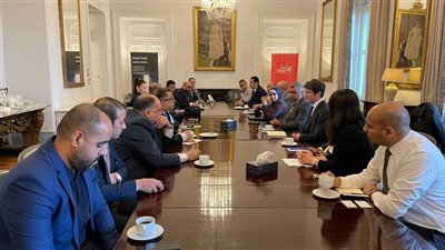 الصحة تبحث مع سفارة بريطانيا التوسع في ملف الاستثمار الصحي وتطوير البنية التحتية للمنشآت الطبية