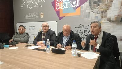 معرض الكتاب يلقي الضوء على آفاق المشروع النقدي وقضايا الواقع عند شكري عياد 