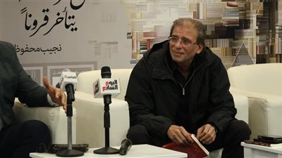 خالد يوسف: محمد منير بكى قهرًا أمام يوسف شاهين بسبب أغنية علي صوتك