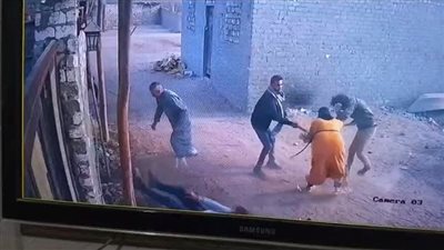بسبب مشاجرة بين صغار.. إصابة أسرة كاملة بإصابات خطيرة في الشرقية 