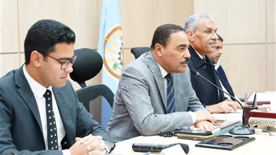 محافظ مطروح يناقش استعدادات استقبال شهر رمضان الكريم