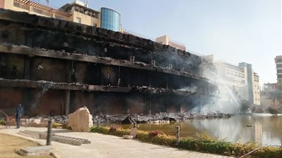 تجدد اشتعال النيران في ماركت شهير بالعلمين والدفع بسيارات إطفاء إضافية
