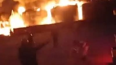 إصابة 10 أشخاص بحالات اختناق في حريق مصنع بالعاشر من رمضان.. والحماية المدنية تسيطر على النيران