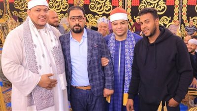 الموضوع قديم.. القارئ محمد أبو ليلة ينشر صور تصالحه مع مقدم العزاء بعد فيديو المشاجرة