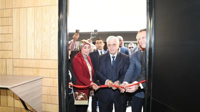 وزير التعليم العالي ومحافظ الأقصر وسفير إسبانيا يفتتحون مركز تمكين للإبداع والتكنولوجيا بكلية الفنون الجميلة
