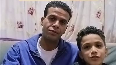 والد صغير مصاب بضمور العضلات يستغيث: بيتنمروا عليه ومش عايز يروح المدرسة |خاص