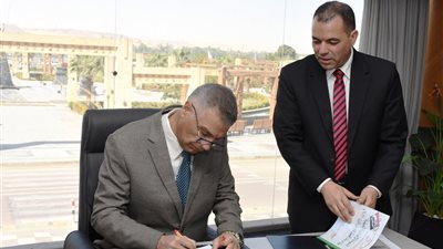 محافظ أسوان يعتمد نتيجة الشهادة الإعدادية بنسبة نجاح 78.40% للعامة واللغات