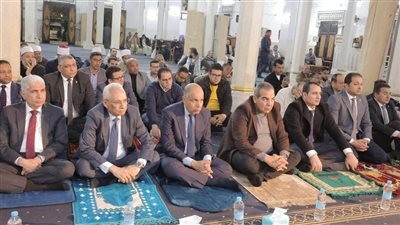 محافظ المنيا ورئيس الجامعة يشهدان الاحتفال بليلة النصف من شعبان بمسجد صلاح الدين