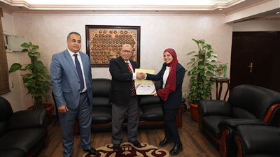 رئيس مياه القاهرة يكرّم مركز خدمة عملاء مصر الجديدة لحصوله على جائزة مصر للتميز الحكومي 2026