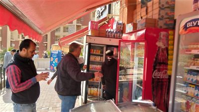 جهاز مدينة الشروق يغلق 28 محلًا تجاريًا غير مرخصة بمول سلمان 
