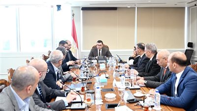 وزير الإسكان يبحث موقف تطوير وتشغيل الشواطئ بالعلمين الجديدة مع الشركة المسؤولة