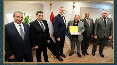 من خلال معمل تكرير القاهرة.. وزير البترول يكرم فريق توطين إنتاج مادة كيميائية لآبار البترول تضاهي المستوردة