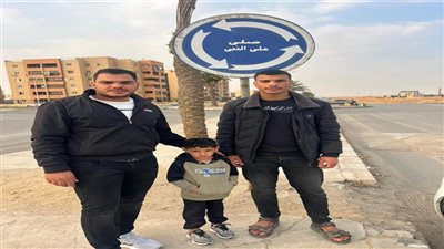 نشرها لتحقيق مشاهدات عالية.. الداخلية تكشف تفاصيل تثبيت شخصين لملصق على لافتة مرور بمدينة العاشر من رمضان