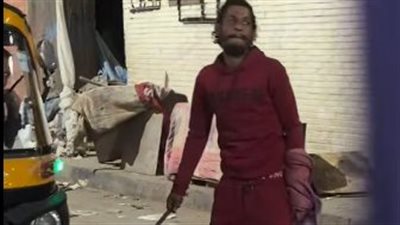الأمن يفحص فيديو لشاب يحمل سلاحًا أبيض ويُلوّح به بجوار محطة مترو