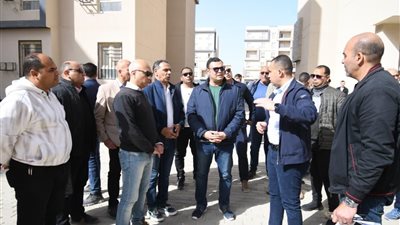 وزير الإسكان يتفقد مركز المؤتمرات ووحدات سكن كل المصريين بالعلمين الجديدة