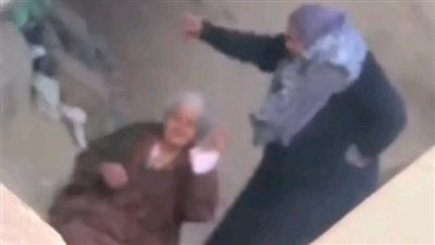 حجز السيدة المتهمة بالتعدي على والدتها بالشرقية لحين ورود التحريات