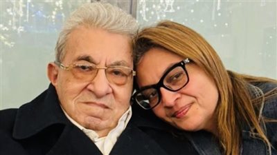 رفقة الأحفاد والأبناء.. أسرة فاروق فلوكس تحتفل بعيد ميلاده الـ 88 